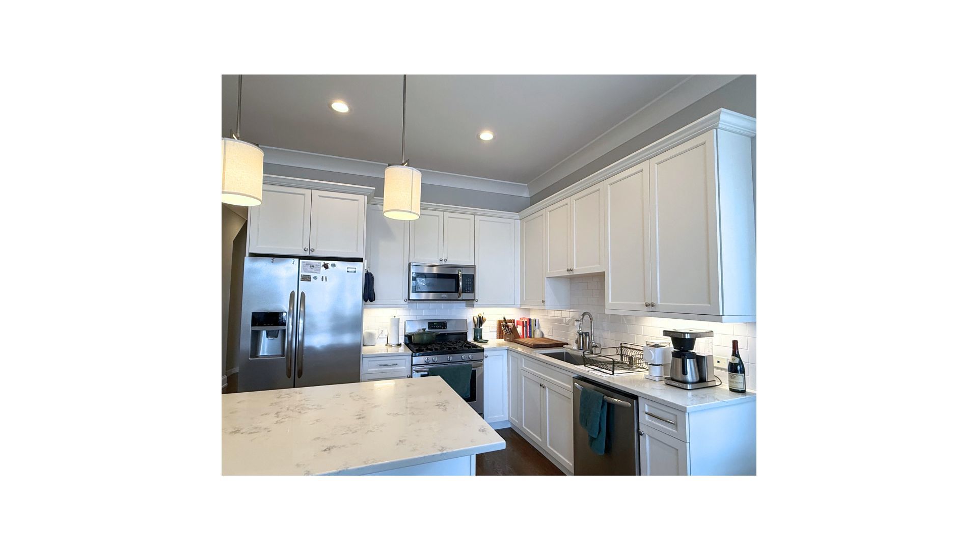 1419 W Roscoe Street 3