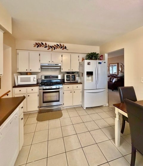 Tiny photo for 2724 Hyde Park Avenue, Waukegan, IL 60085 (MLS # 12725180)