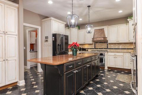 Tiny photo for 6 Stonebrook Court, Bloomington, IL 61704 (MLS # 12526407)