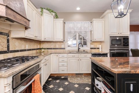 Tiny photo for 6 Stonebrook Court, Bloomington, IL 61704 (MLS # 12526407)