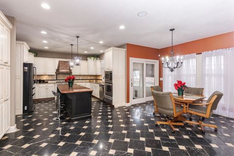 Tiny photo for 6 Stonebrook Court, Bloomington, IL 61704 (MLS # 12526407)