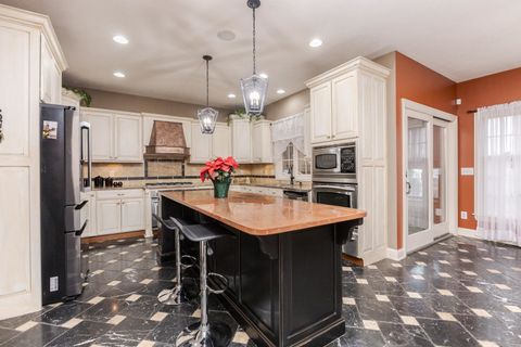 Tiny photo for 6 Stonebrook Court, Bloomington, IL 61704 (MLS # 12526407)