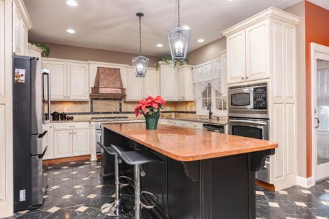 Tiny photo for 6 Stonebrook Court, Bloomington, IL 61704 (MLS # 12526407)