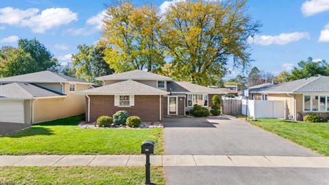 Photo of 10600 S Highland Avenue, Worth, IL 60482 (MLS # 12503825) Photo of 10600 S Highland Avenue, Worth, IL 60482 (MLS # 12503825)