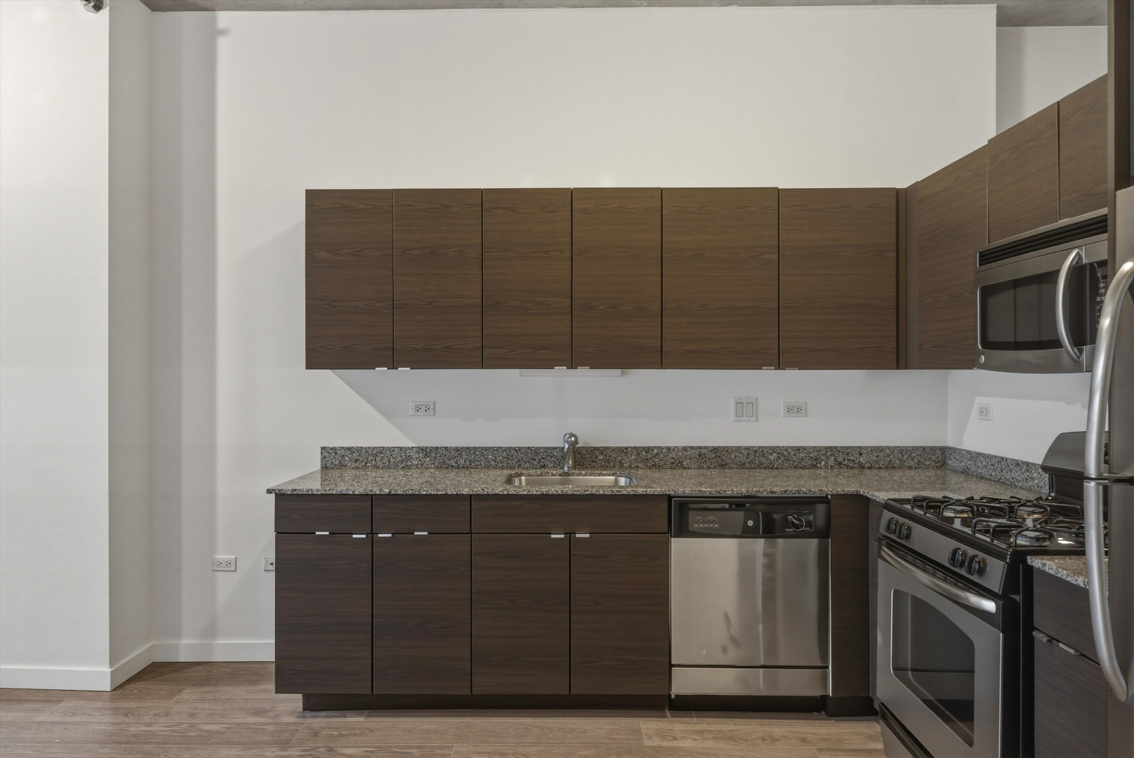 235 W VAN BUREN Street 3021