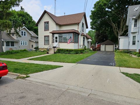 Photo of 427 W Hurlbut Avenue, Belvidere, IL 61008 (MLS # 12574334)
