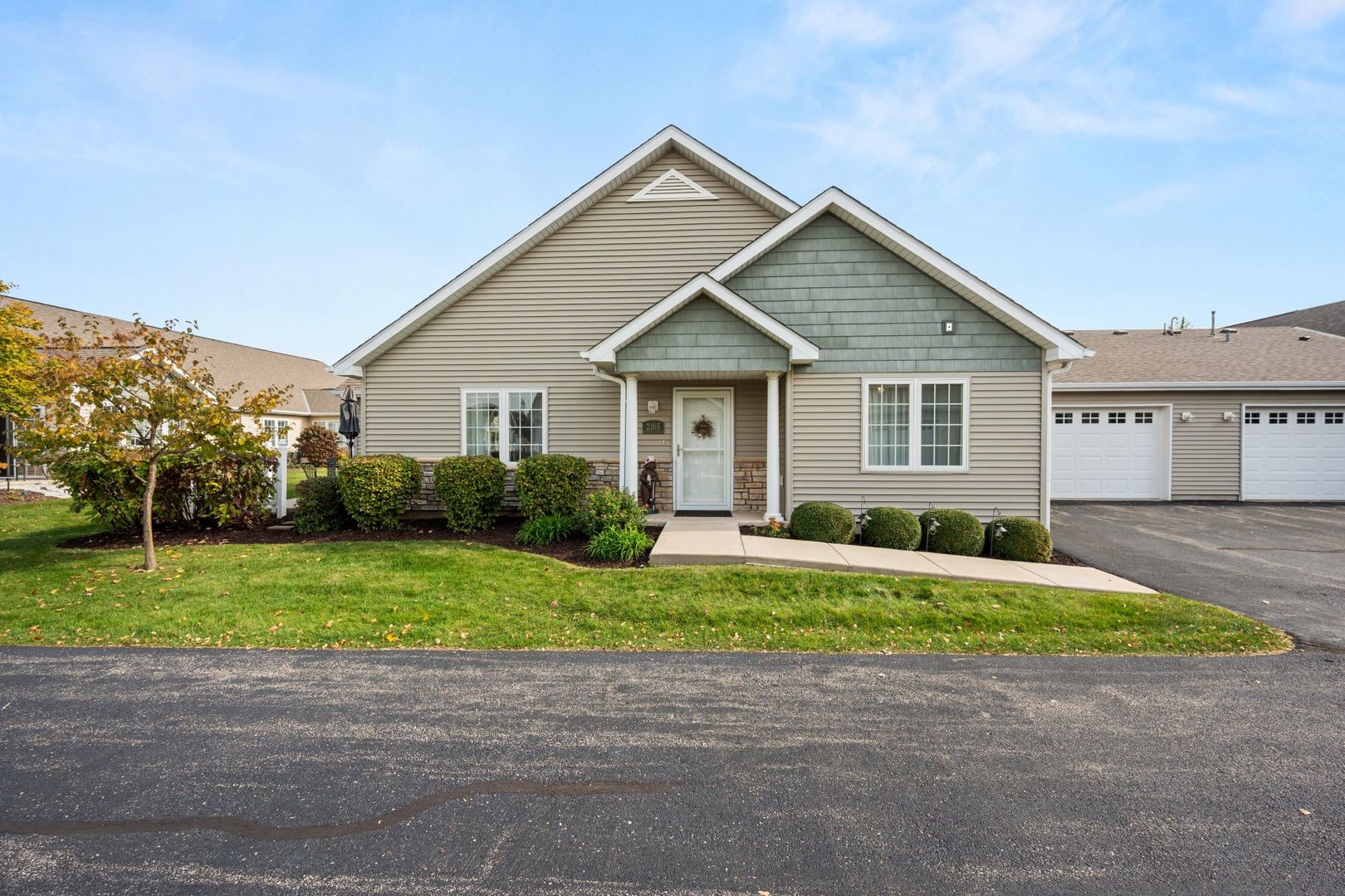 2165 Waterbury Lane E 2165