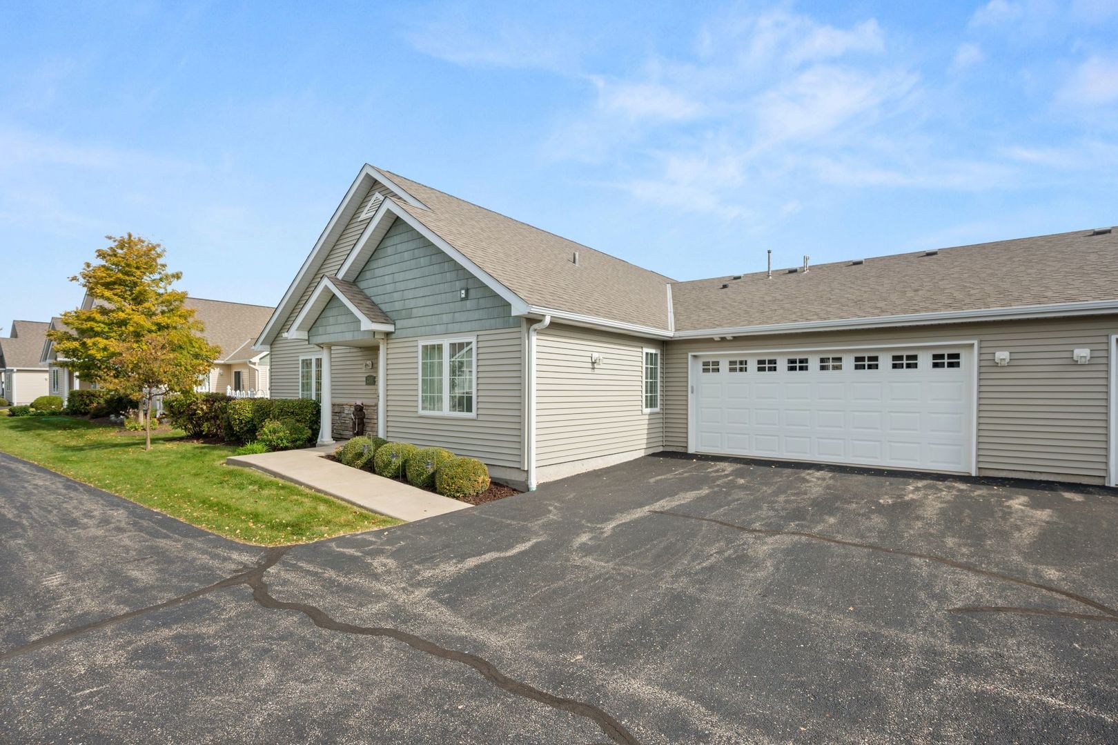2165 Waterbury Lane E 2165