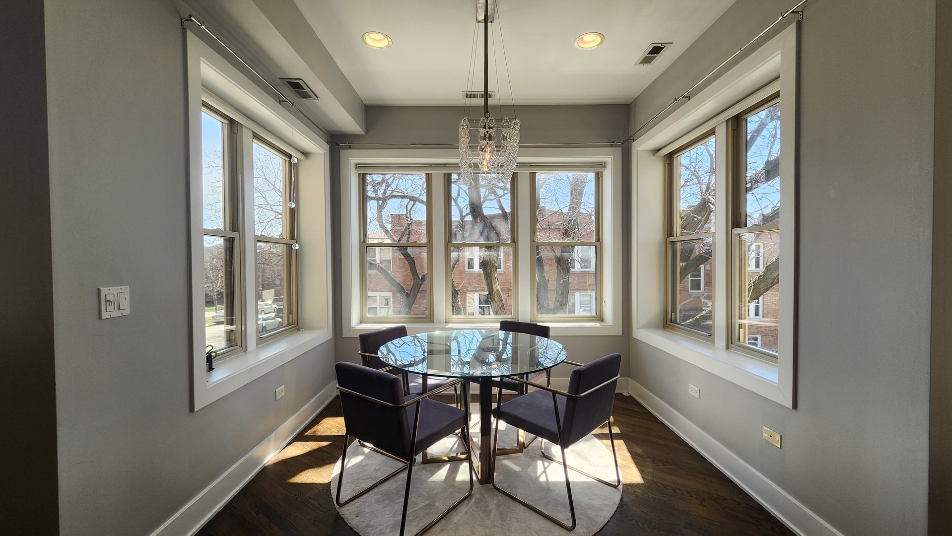 3900 W Cornelia Avenue 2W