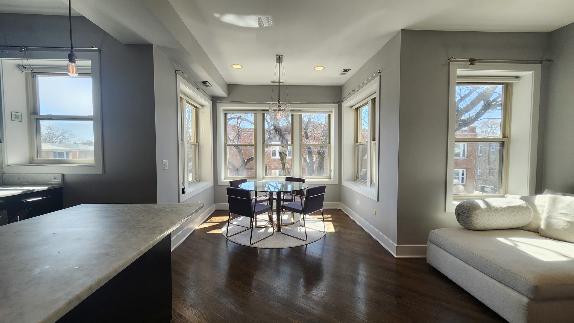 3900 W Cornelia Avenue 2W