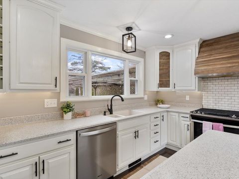 Tiny photo for 5826 Lillie Avenue, Davenport, IA 52806 (MLS # 100000321)