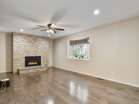 Tiny photo for 5826 Lillie Avenue, Davenport, IA 52806 (MLS # 100000321)