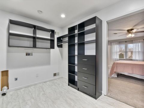 Tiny photo for 5826 Lillie Avenue, Davenport, IA 52806 (MLS # 100000321)