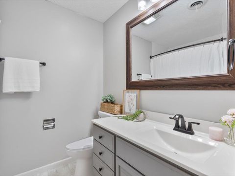 Tiny photo for 5826 Lillie Avenue, Davenport, IA 52806 (MLS # 100000321)