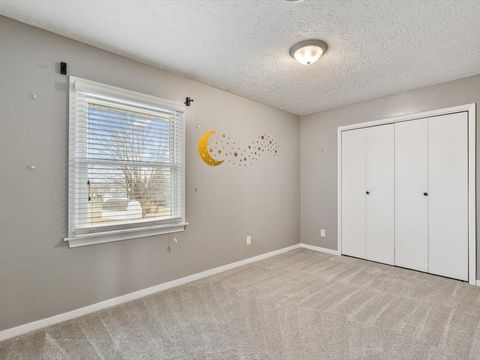 Tiny photo for 5826 Lillie Avenue, Davenport, IA 52806 (MLS # 100000321)