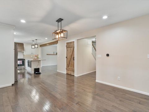 Tiny photo for 5826 Lillie Avenue, Davenport, IA 52806 (MLS # 100000321)