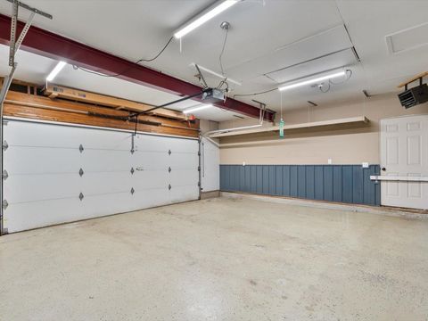 Tiny photo for 5826 Lillie Avenue, Davenport, IA 52806 (MLS # 100000321)