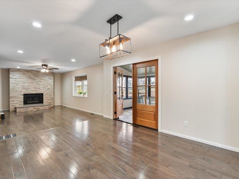 Tiny photo for 5826 Lillie Avenue, Davenport, IA 52806 (MLS # 100000321)