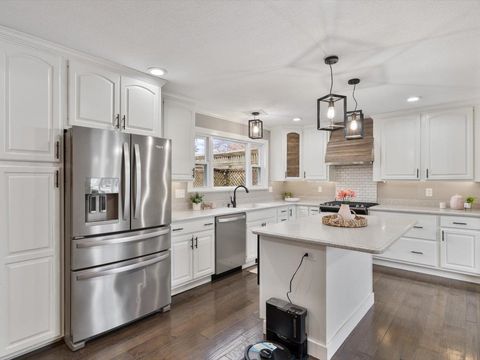 Tiny photo for 5826 Lillie Avenue, Davenport, IA 52806 (MLS # 100000321)