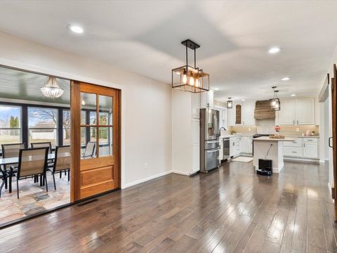 Tiny photo for 5826 Lillie Avenue, Davenport, IA 52806 (MLS # 100000321)