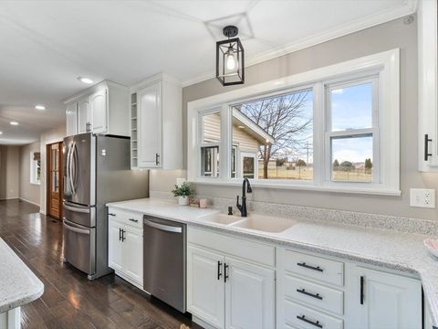 Tiny photo for 5826 Lillie Avenue, Davenport, IA 52806 (MLS # 100000321)