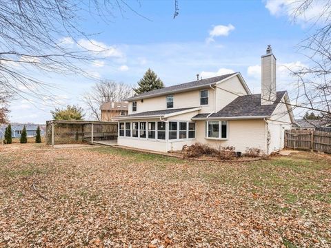 Tiny photo for 5826 Lillie Avenue, Davenport, IA 52806 (MLS # 100000321)