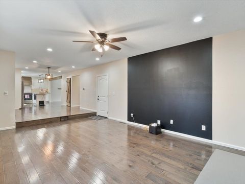 Tiny photo for 5826 Lillie Avenue, Davenport, IA 52806 (MLS # 100000321)