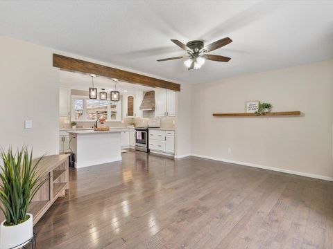 Tiny photo for 5826 Lillie Avenue, Davenport, IA 52806 (MLS # 100000321)