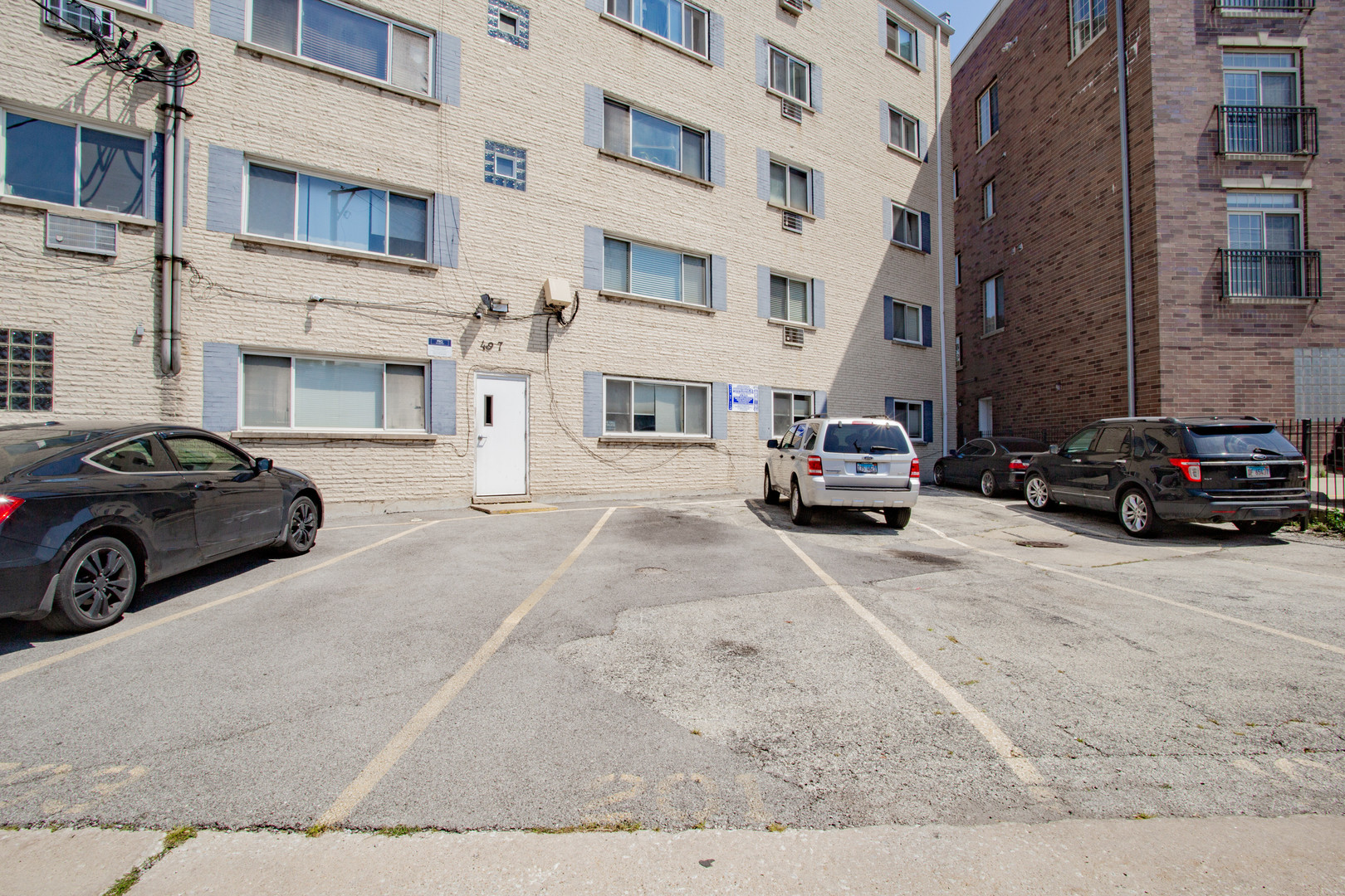 4976 N MILWAUKEE Avenue 201