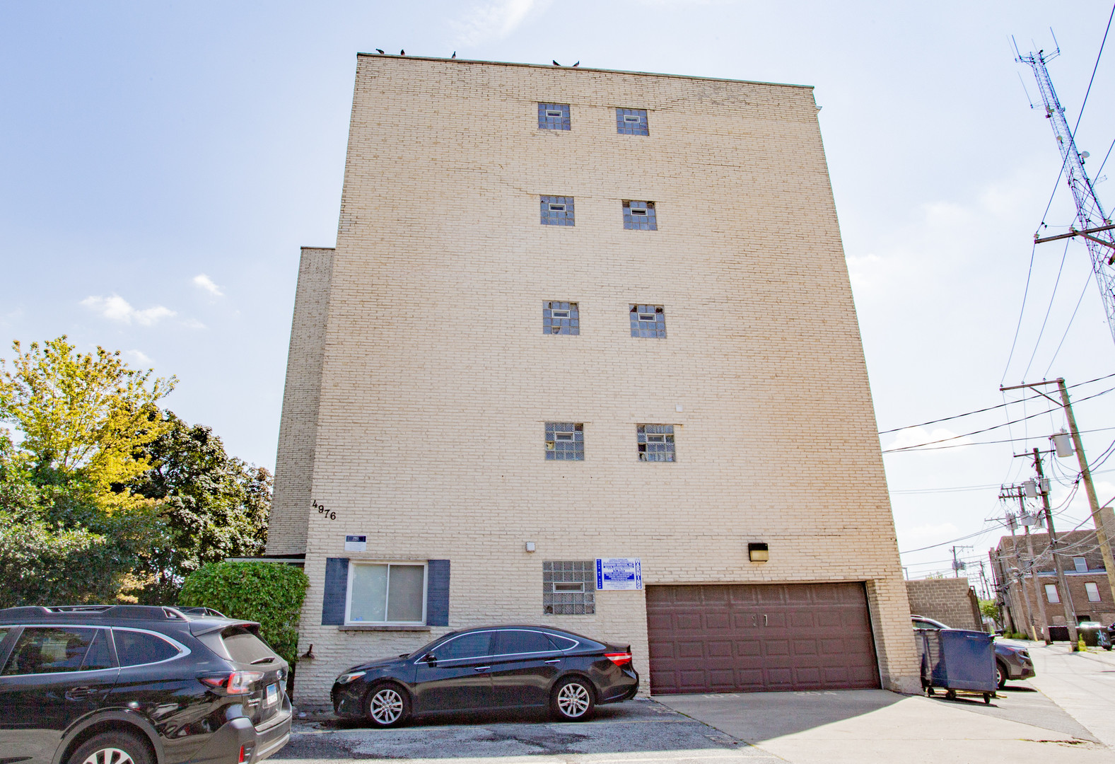 4976 N MILWAUKEE Avenue 201