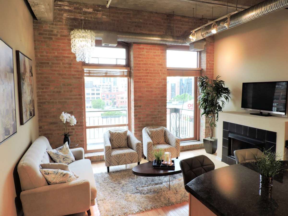 360 W Illinois Street 512