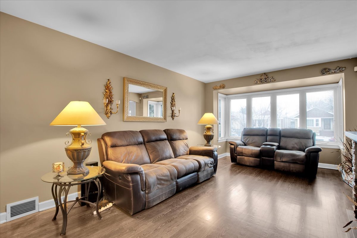 6719 S Keeler Avenue