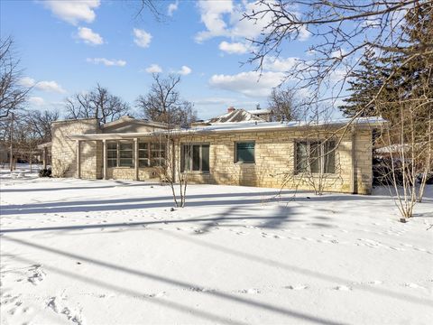 Photo of 730 Sheridan Road, Highland Park, IL 60035 (MLS # 12557108)