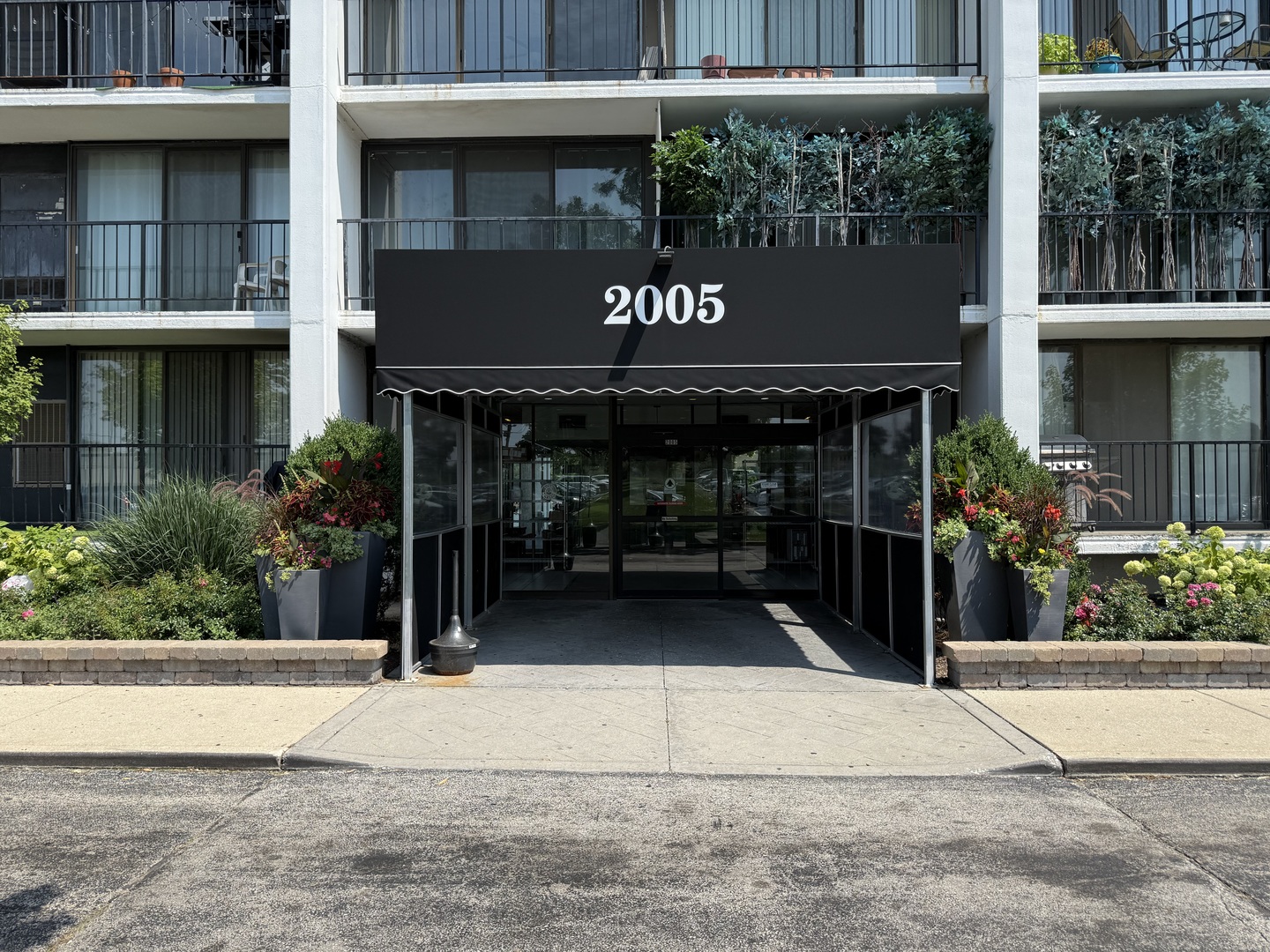 2005 S Finley Road 1107
