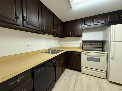 Tiny photo for 2005 S Finley Road #1107, Lombard, IL 60148 (MLS # 12437193)