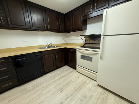 Tiny photo for 2005 S Finley Road #1107, Lombard, IL 60148 (MLS # 12437193)