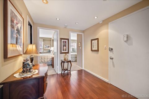 Tiny photo for 3180 N Lake Shore Drive #5E, Chicago, IL 60657 (MLS # 12526675)