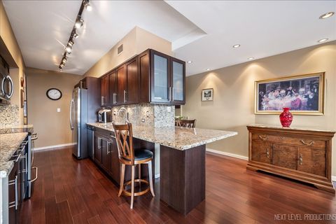 Tiny photo for 3180 N Lake Shore Drive #5E, Chicago, IL 60657 (MLS # 12526675)