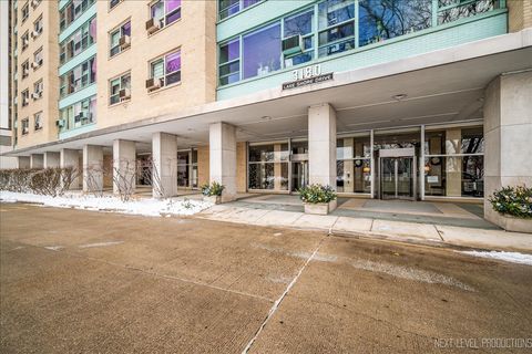 Tiny photo for 3180 N Lake Shore Drive #5E, Chicago, IL 60657 (MLS # 12526675)