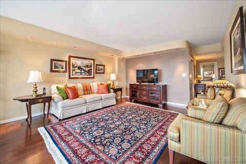 Tiny photo for 3180 N Lake Shore Drive #5E, Chicago, IL 60657 (MLS # 12526675)