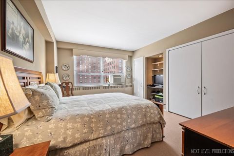 Tiny photo for 3180 N Lake Shore Drive #5E, Chicago, IL 60657 (MLS # 12526675)