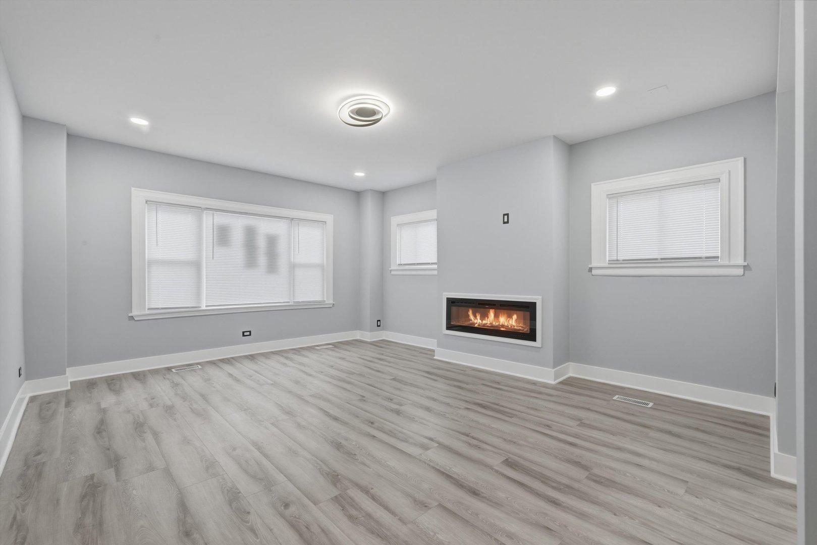 14846 Woodlawn Avenue