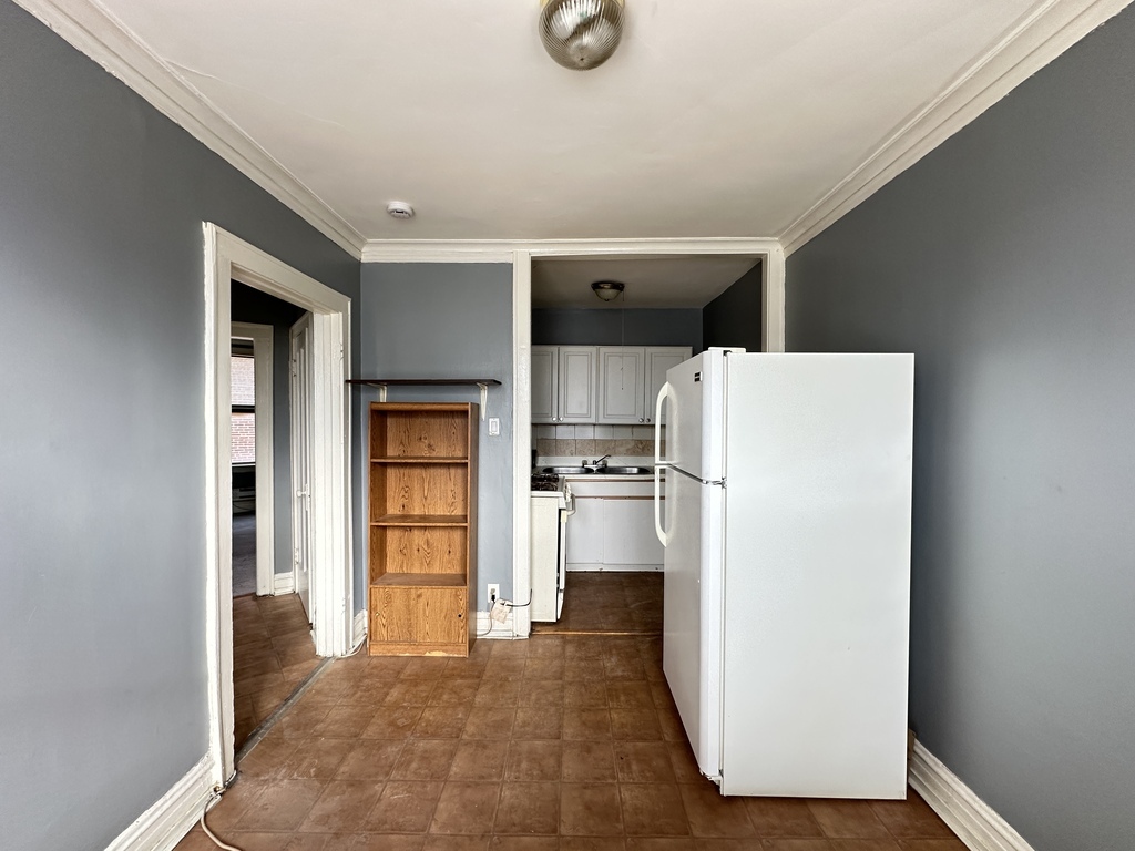 3121 N HAMLIN Avenue 2H