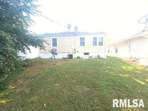 Tiny photo for 608 S 23RD Street, Mt Vernon, IL 62864 (MLS # EB459246)