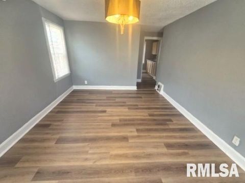 Tiny photo for 608 S 23RD Street, Mt Vernon, IL 62864 (MLS # EB459246)