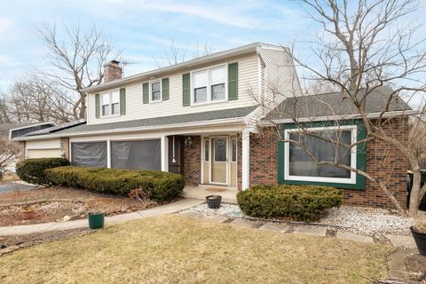 Photo of 23W100 Kings Court, Glen Ellyn, IL 60137 (MLS # 12582554)