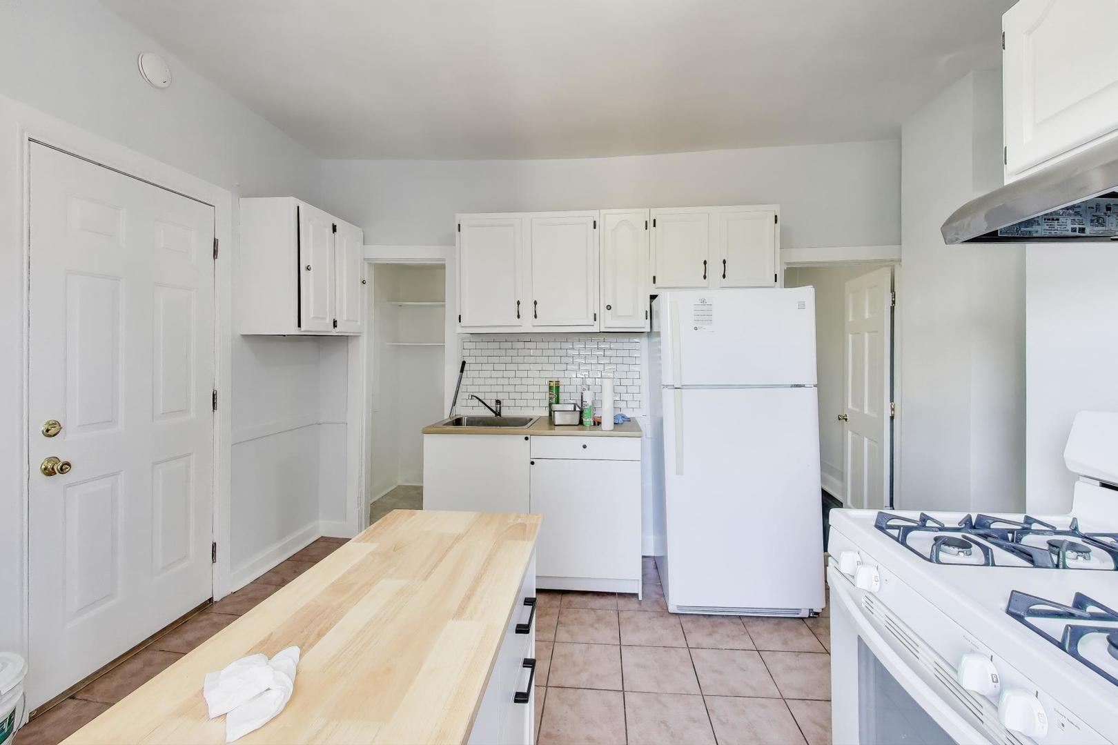 2415 W Arthington Street