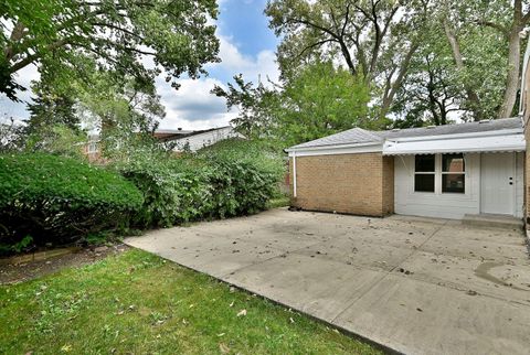 Tiny photo for 6750 N Kostner Avenue, Lincolnwood, IL 60712 (MLS # 12522166)