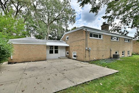 Tiny photo for 6750 N Kostner Avenue, Lincolnwood, IL 60712 (MLS # 12522166)