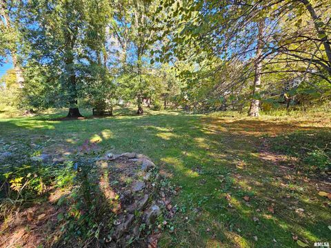 Tiny photo for 46 HILLCREST Drive, Carbondale, IL 62901 (MLS # EB460211)